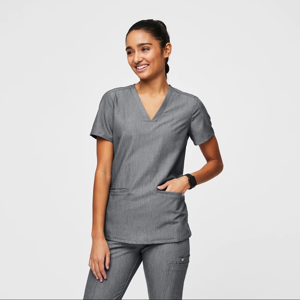 Figs Casma graphite three pocket scrub top